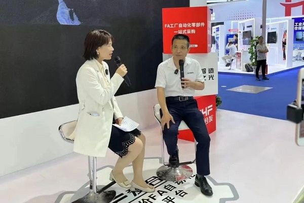 現場直播，暢談發展